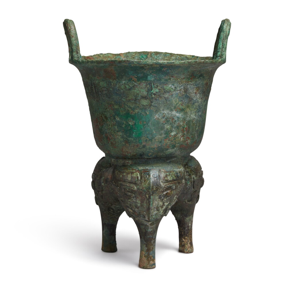 Voir en plein écran - Voir 1 du lot 7. An archaic bronze ritual steamer (Yan), Early Western Zhou dynasty | 西周 伯作旅甗.