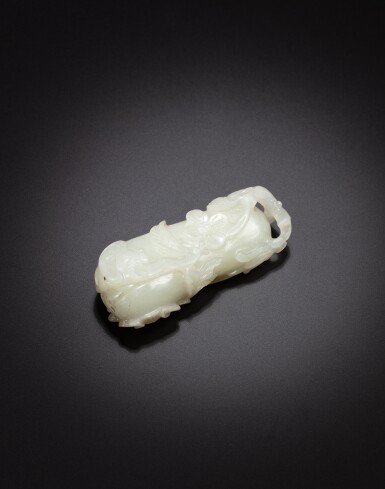View full screen - View 1 of Lot 51. A white jade carving of a gourd, Qing dynasty, 19th century | 清十九世紀 白玉葫蘆把件.