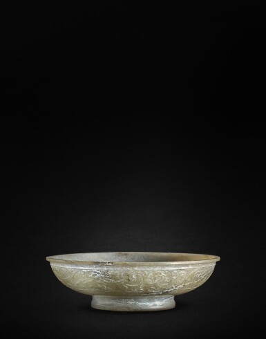 View full screen - View 1 of Lot 922. A jade 'dragon and phoenix' dish, Han dynasty | 漢 浮雕龍鳳螭獸紋玉盤.
