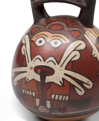 View full screen - View 1 of Lot 3. Vase double gourde polychrome à décors d'une divinité masquée, Nazca, Pérou, 300-600 Ap. J.-C. | Nasca polychrome bridge-spout vessel with masked deity face, Peru, AD 300-600.