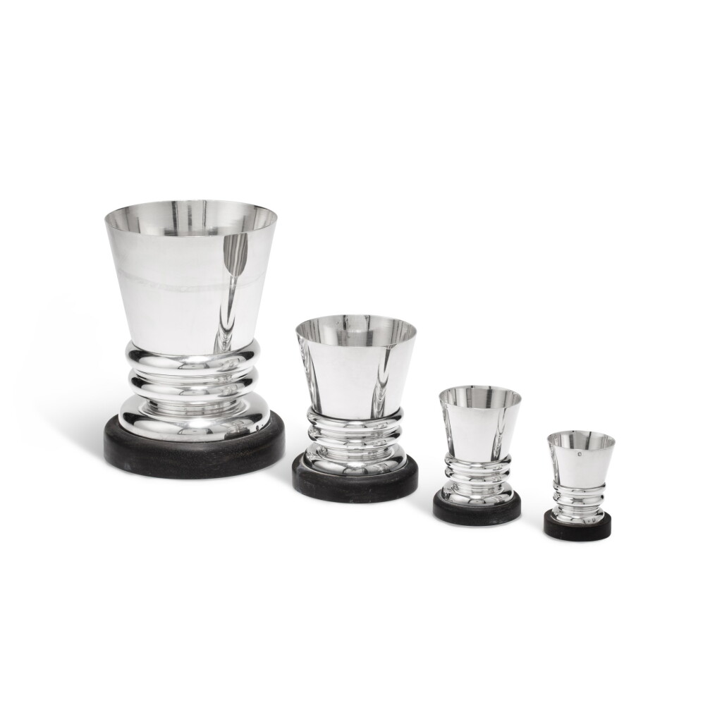 View full screen - View 1 of Lot 25. A set of 4 silver and ebony increasing size beakers, Eschwège, Paris, circa 1950 | Ensemble de quatre timbales en argent de taille croissante sur base en ébène du Gabon par Eschwège, Paris, vers 1950.