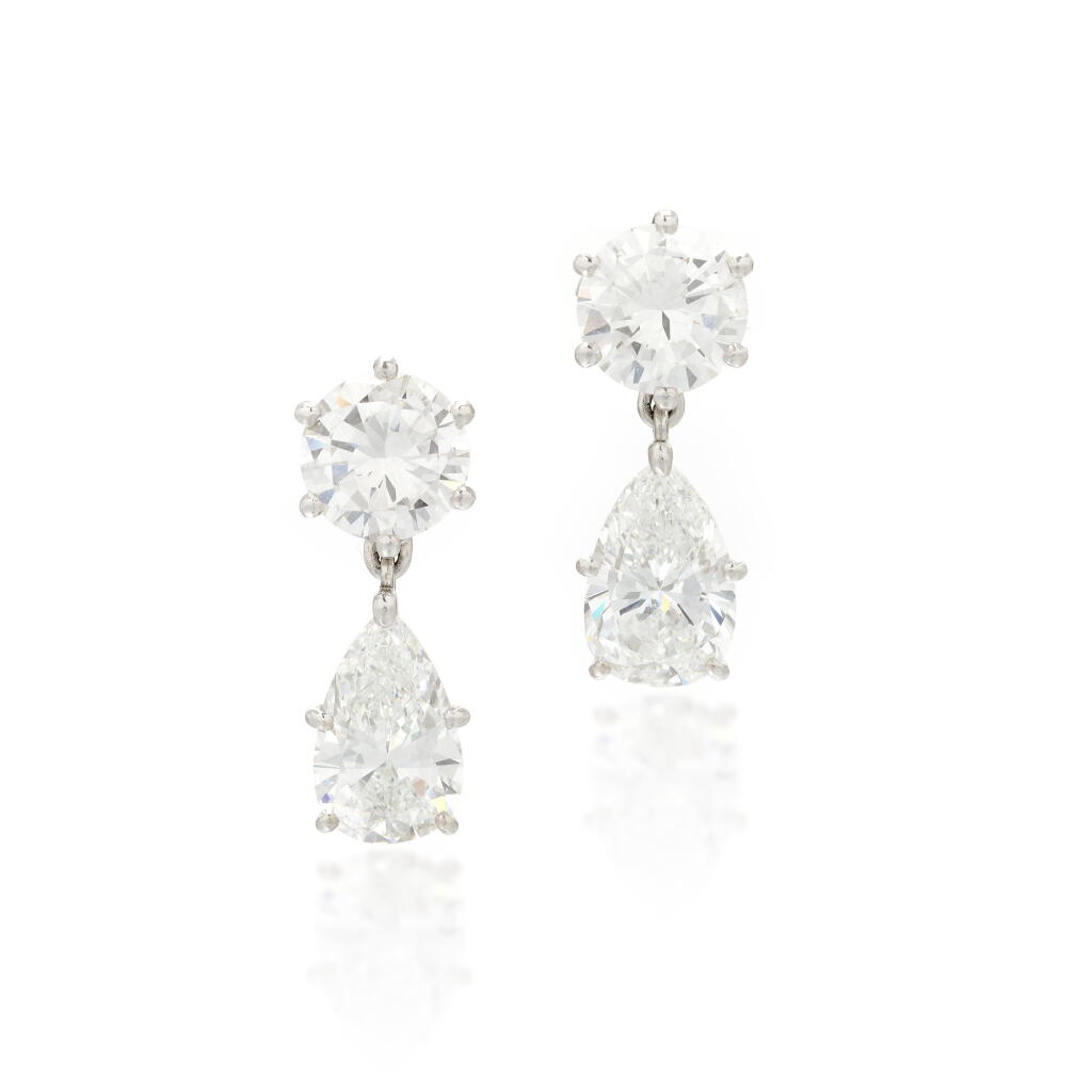 View full screen - View 1 of Lot 230. Diamond pendant earrings (Orecchini pendenti in diamanti).