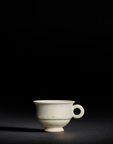 View full screen - View 1 of Lot 9865. A fine white-glazed handled cup, Tang dynasty | 唐 白釉單耳盃.