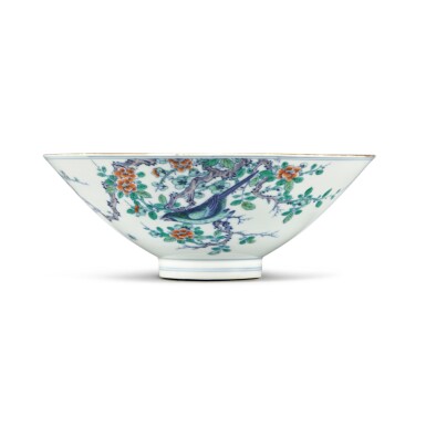 View full screen - View 1 of Lot 522. A fine doucai 'magpie and prunus' conical bowl, Mark and period of Yongzheng | 清雍正 鬪彩喜上眉梢圖笠式盌 《大清雍正年製》款.