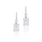 Pair of Diamond Pendent Earrings | 5.05 及 5.01克拉 方形 D色 完美無瑕 及 內部無瑕 鑽石 耳墜一對