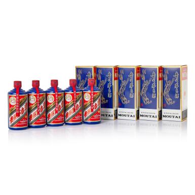 View full screen - View 1 of Lot 5651. 2022年產 "飛天牌"貴州茅台酒 - 藍茅 小批量勾兌 Kweichow Flying Fairy Moutai Blue Bottle Small Batch 2022 (5 BT50).