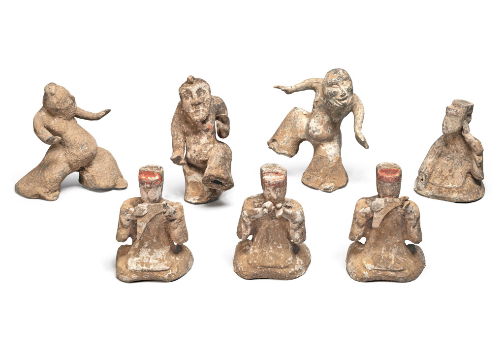 View full screen - View 1 of Lot 969. Seven pottery figures of dancers and musicians, Han dynasty | 漢 陶樂舞俑一組七件.
