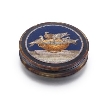 View full screen - View 1 of Lot 425. A micromosaic and tortoiseshell snuff box, probably Rome, early 19th century.
