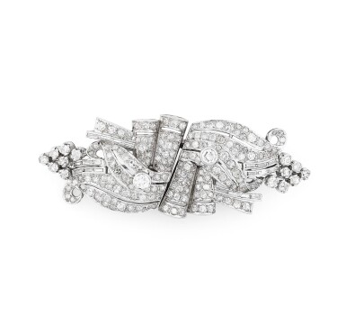 View full screen - View 1 of Lot 28. Broche double-clip diamants | Diamond double clip-brooch.