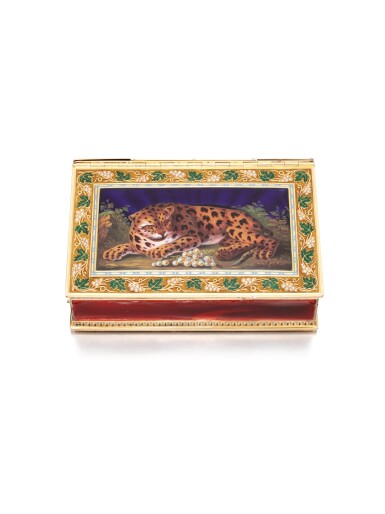 View full screen - View 1 of Lot 27. A RARE GOLD, ENAMEL AND PEARL SNUFF BOX WITH 'TEMPLE' AUTOMATON, MUSIC, WATCH AND VINAIGRETTE, SENÉ & NEISSER, GENEVA, 1807/1808.