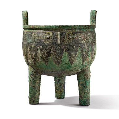 View full screen - View 1 of Lot 569. AN ARCHAIC BRONZE RITUAL FOOD VESSEL (DING), LATE SHANG DYNASTY.
