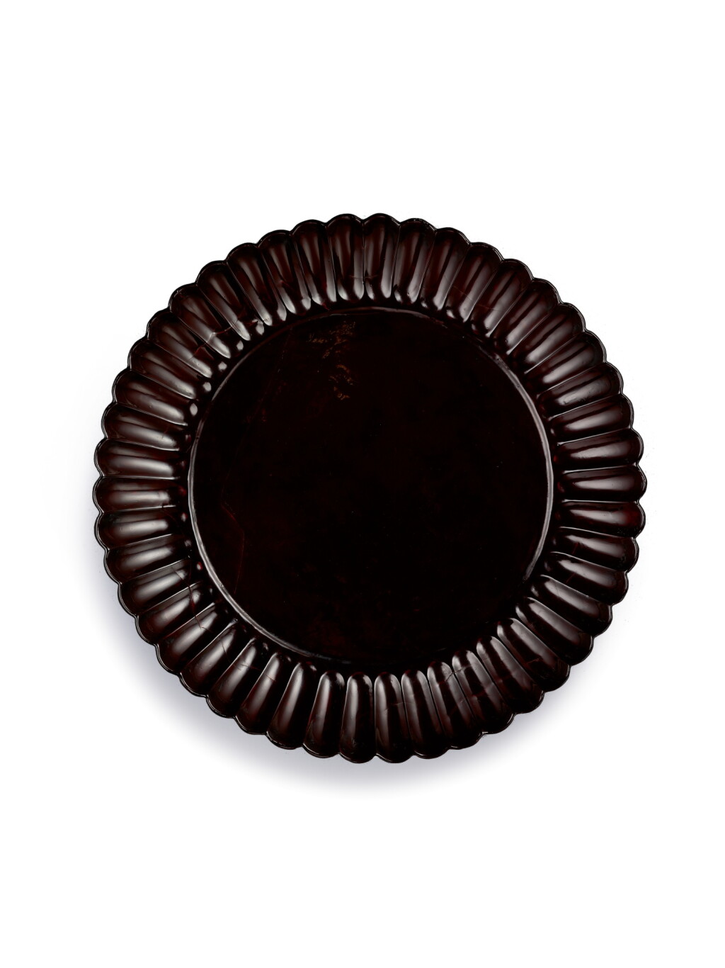 全萤幕检视 - 查看3852A black lacquer 'chrysanthemum' dish, Song dynasty | 宋 黑漆菊瓣盤 《玉》款的1