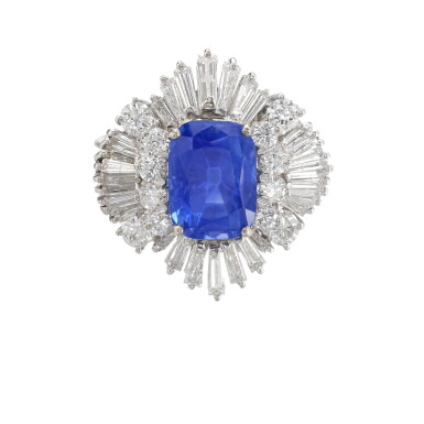 View full screen - View 1 of Lot 117. Sapphire and diamond ring | 藍寶石配鑽石戒指.