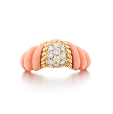 View full screen - View 1 of Lot 439. Attribué à Boucheron | Bague corail et diamants | Coral and diamond ring.
