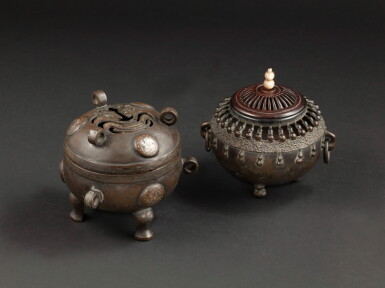 View full screen - View 1 of Lot 177. Two archaistic bronze tripod incense burners and covers 17th-18th century | 十七至十八世紀 銅仿古蓋爐一組兩件.