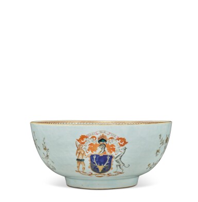 View full screen - View 1 of Lot 36. A Large Rare Chinese Export Famille-Rose Armorial Punch Bowl, Qing Dynasty, Qianlong Period, Circa 1745 | 清乾隆 約1745年 粉彩紋章圖大盌.