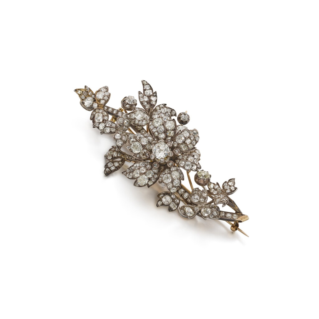 View full screen - View 1 of Lot 43. Diamond Brooch.