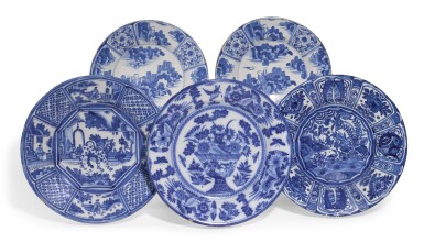 View full screen - View 1 of Lot 66. Five blue and white fayence chargers in Wanli Kraakporselein style, late 17th century, German or Dutch.