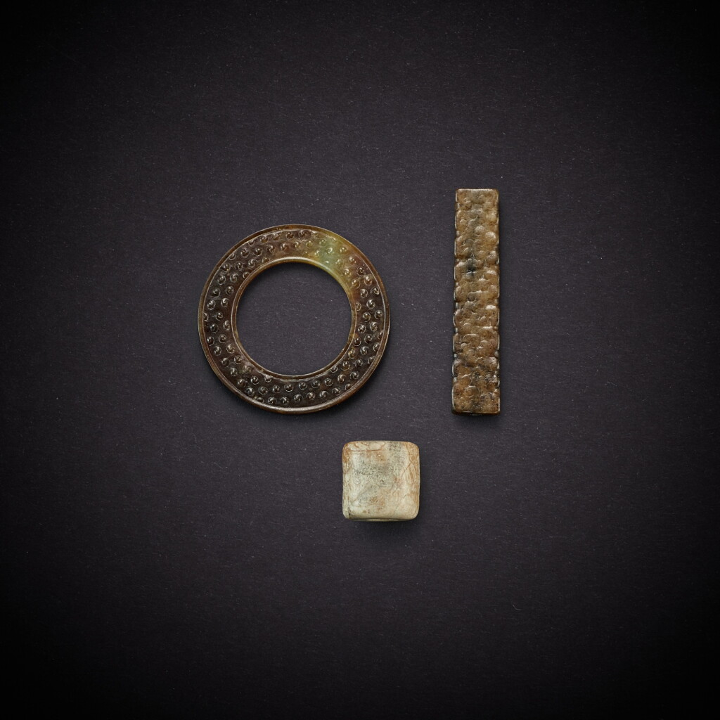 View full screen - View 1 of Lot 3501. Three archaic jade ornaments, Western Zhou - Eastern Zhou dynasty | 西周至東周 玉飾三件.