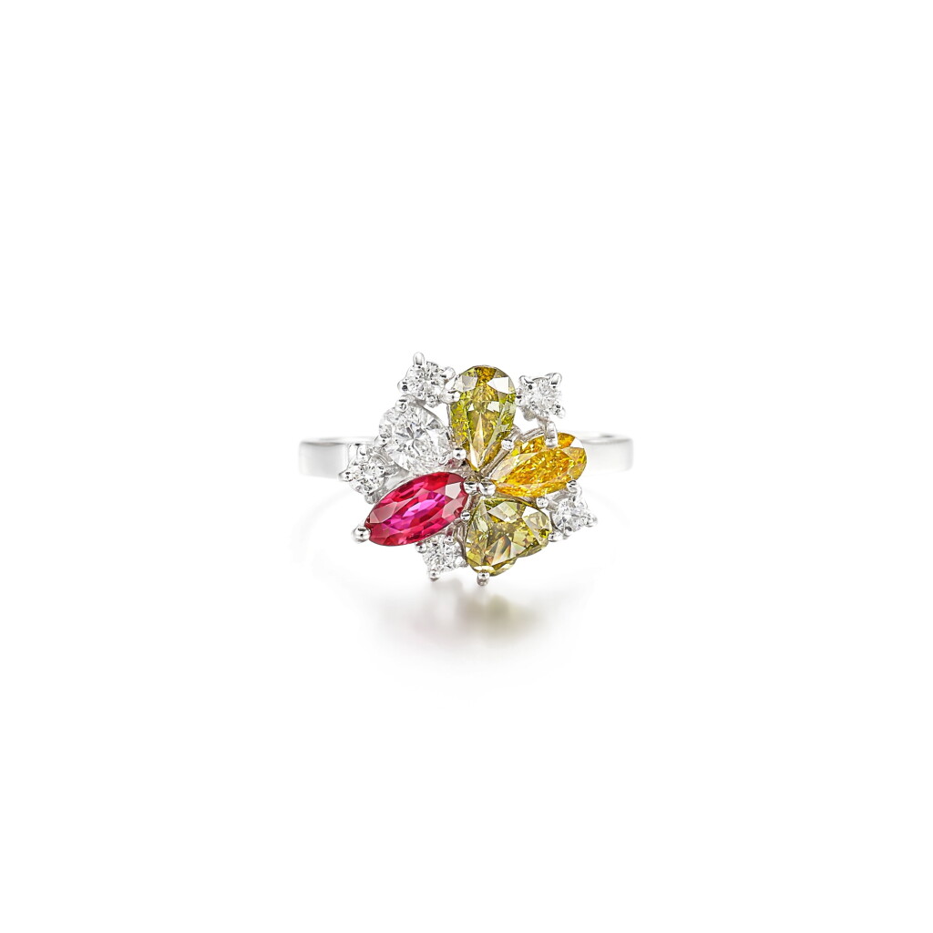 View full screen - View 1 of Lot 636. Coloured Diamond, Ruby and Diamond Ring | 彩色鑽石 配 鑽石 戒指(彩色鑽石共重1.01克拉).