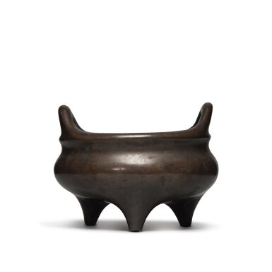 View full screen - View 1 of Lot 54. A bronze tripod censer, Qing dynasty, 17th / 18th century | 清十七 / 十八世紀 銅沖天耳三足爐.