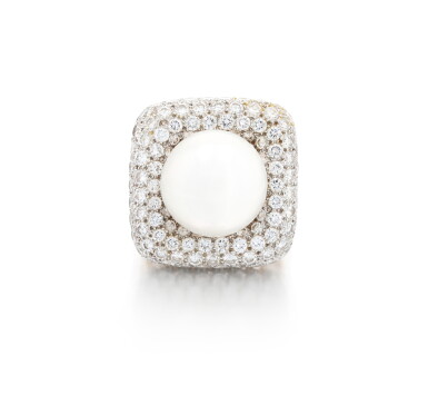 View full screen - View 1 of Lot 177. Bague perle de culture et diamant | Cultured pearl and diamond ring.