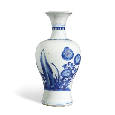 View full screen - View 1 of Lot 42. A blue and white 'chrysanthemum' baluster vase, Qing dynasty, Kangxi period.