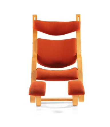 View full screen - View 1 of Lot 88. Chaise à bascule Gravity Balans, le modèle créé en 1983 .