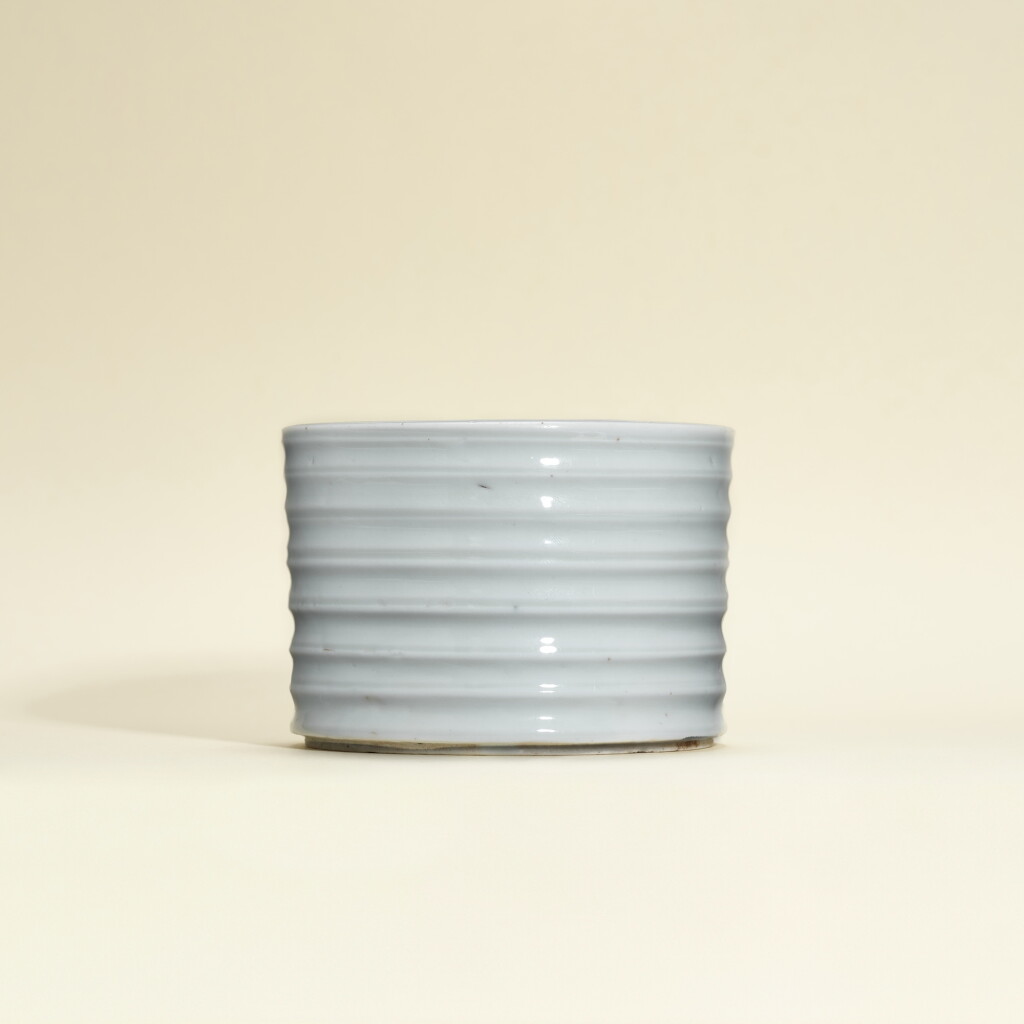 View full screen - View 1 of Lot 5752. A blanc-de-Chine incense burner, Ming dynasty | 明 德化白釉弦紋筒式爐.