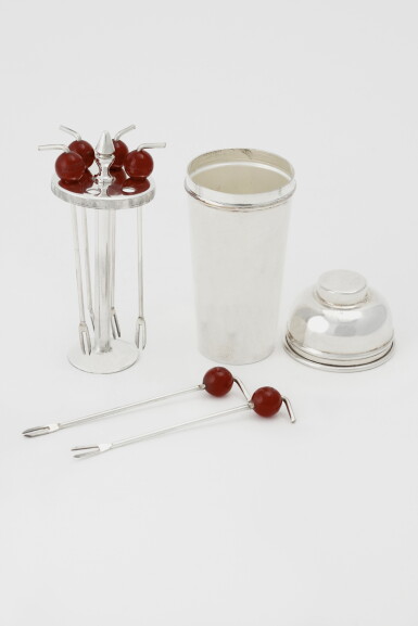 View full screen - View 1 of Lot 4. AN ENGLISH SILVER-PLATED SMALL COCKTAIL SHAKER WITH PICKS.
