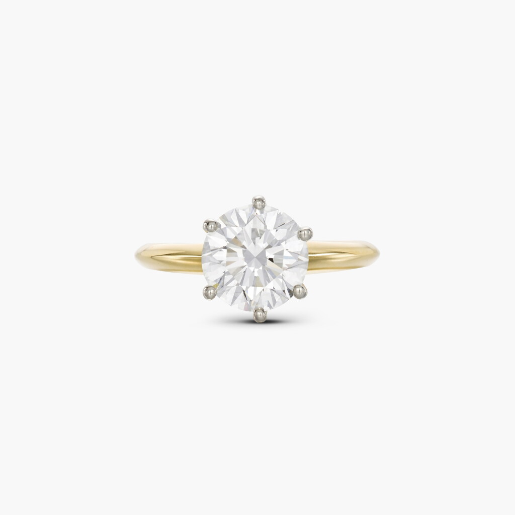 View full screen - View 1 of Lot 85. Diamond Ring .