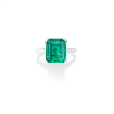 View full screen - View 1 of Lot 59. BAGUE ÉMERAUDE | EMERALD RING.