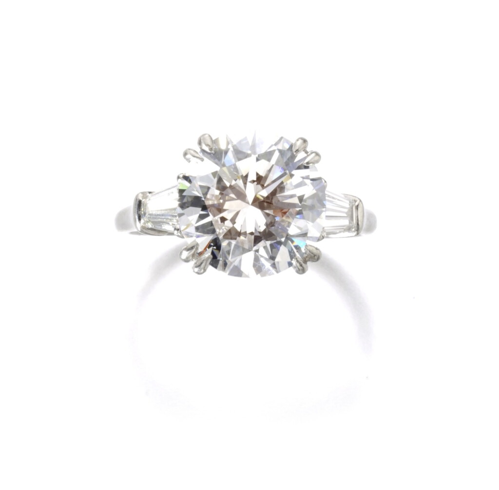 View full screen - View 1 of Lot 6. DIAMOND RING, HARRY WINSTON.