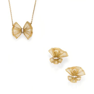 View full screen - View 1 of Lot 131. DEMI-PARURE DIAMANTS, VAN CLEEF & ARPELS, VERS 1950 | DIAMOND DEMI-PARURE, VAN CLEEF & ARPELS, 1950S.