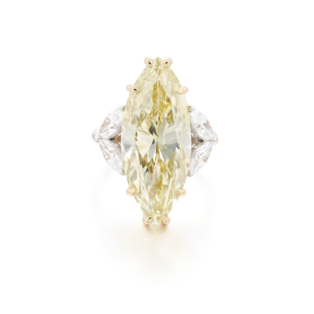 View full screen - View 1 of Lot 191. Bague diamant Fancy Brownish Yellow et diamants | Fancy Brownish Yellow diamond and diamond ring.
