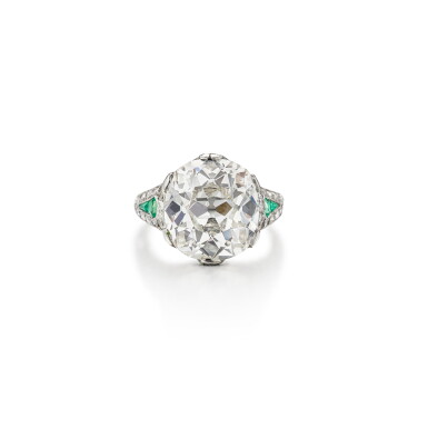 View full screen - View 1 of Lot 1870. Diamond and Emerald Ring, Circa 1910 | 8.53克拉 M色 枕形 鑽石 配 祖母綠 及 鑽石 戒指, 年份約1910.