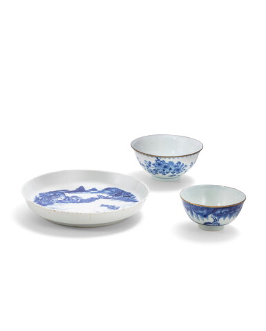 View full screen - View 1 of Lot 252. A group of three blue and white porcelains Probably China for the Vietnamese market, 18th-19th century | 十八至十九世紀 或為外銷安南青花瓷器一組三件.