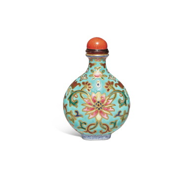 View full screen - View 1 of Lot 756. A gilt-decorated turquoise-ground famille-rose 'lotus' snuff bottle, Seal mark and period of Qianlong | 清乾隆 松石綠地粉彩描金蓮紋鼻煙壺 《乾隆年製》款.
