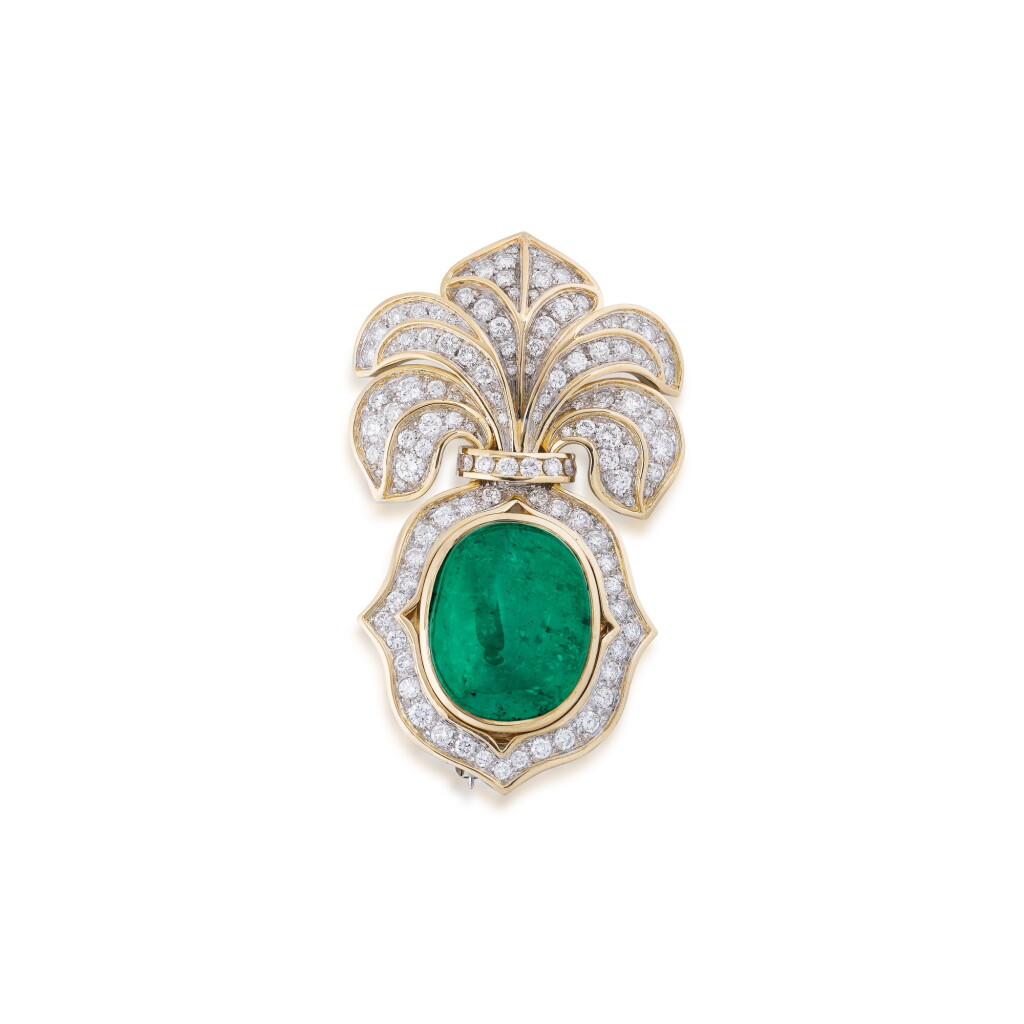 View full screen - View 1 of Lot 99. Broche-pendentif émeraude et diamants | Emerald and diamond brooch/pendant.