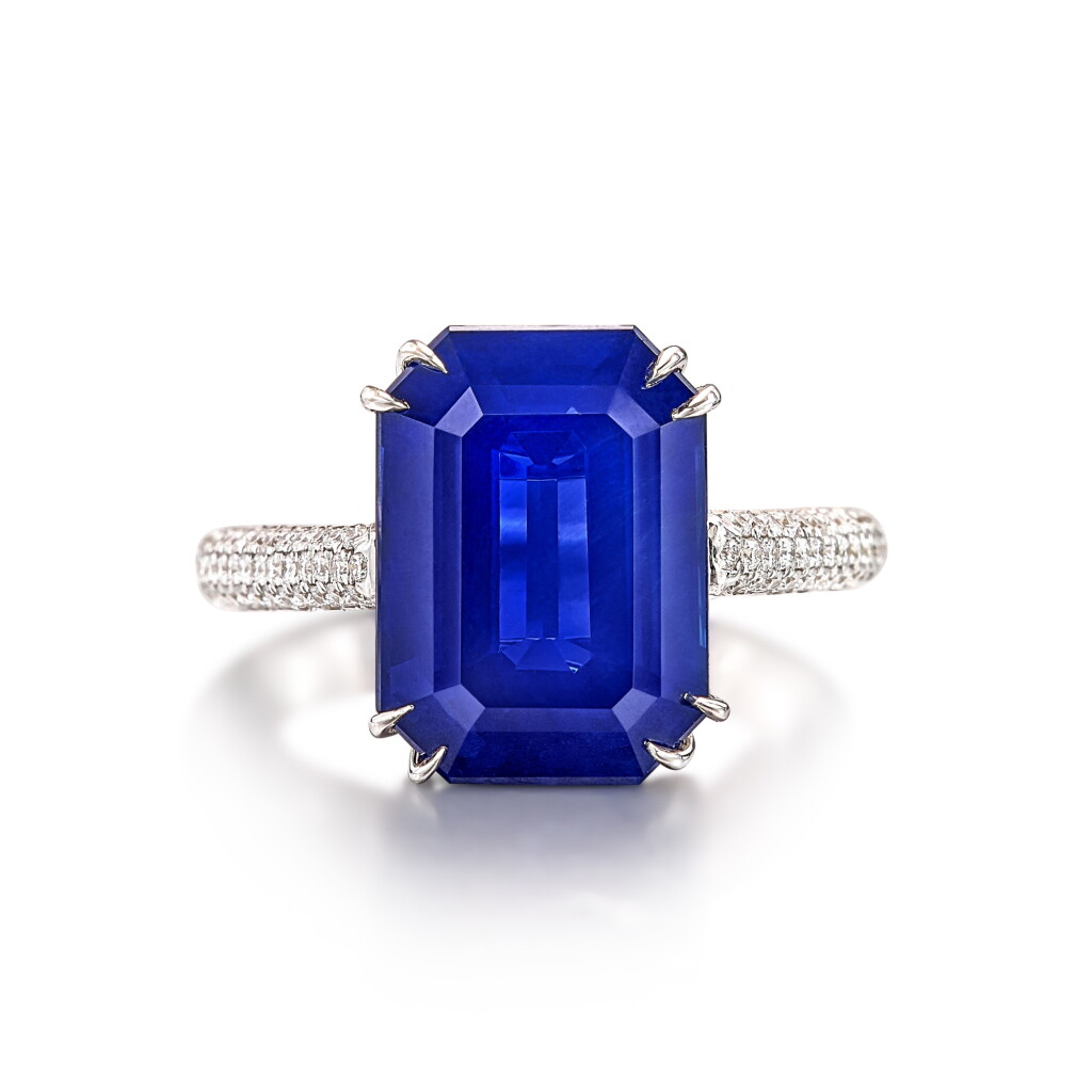 View full screen - View 1 of Lot 1831. Sapphire and Diamond Ring | 7.14 克拉 天然 「喀什米爾」未經加熱藍寶石 配 鑽石戒指.
