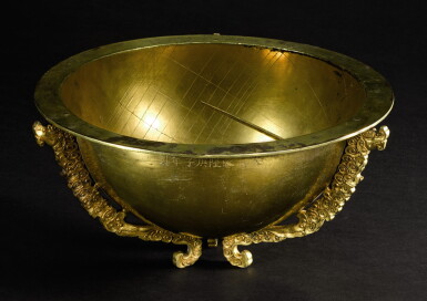 View full screen - View 1 of Lot 121. A RARE GILT-BRONZE SUNDIAL QIANLONG MARK AND PERIOD, DATED GENGZI YEAR, CORRESPONDING TO 1780 | 清乾隆庚子年(1780) 鎏金銅日晷 《大清乾隆庚子年製》款.