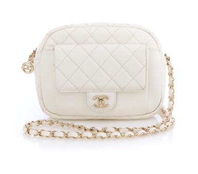 View full screen - View 1 of Lot 36. White Caviar Leather CC Day Camera Case Gold Hardware, 2019 (Borsa Chanel Camera case in pelle bianca, 2019).