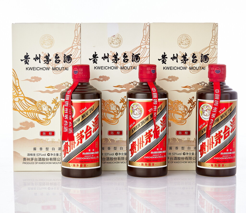 View full screen - View 1 of Lot 6351. 2018年產"飛天牌"貴州茅台酒陳釀 海外尊享 Kweichow Flying Fairy Moutai Extra 2018 (3 BT37).