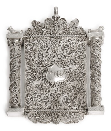 View full screen - View 1 of Lot 114. AN ITALIAN SILVER FILIGREE AMULET, LATE 19TH - EARLY 20TH CENTURY.