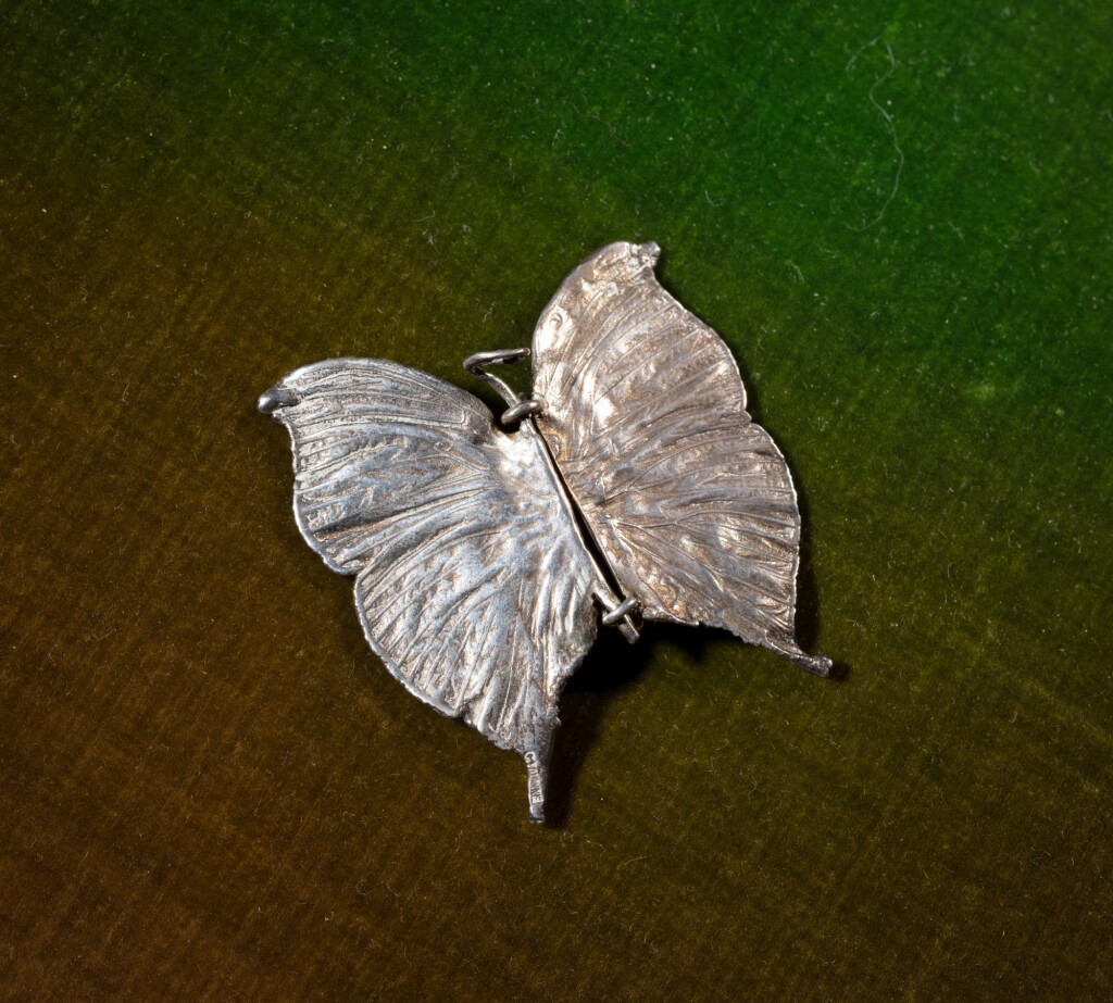 View full screen - View 1 of Lot 21. Broche Papillon.