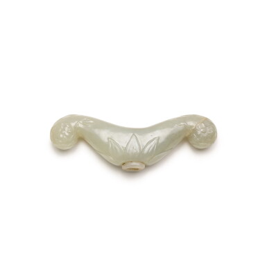 View full screen - View 1 of Lot 235. A MUGHAL GREYISH-GREEN JADE WALKING STICK HANDLE, 17TH/18TH CENTURY | 十七/十八世紀 痕都斯坦灰玉杖首.