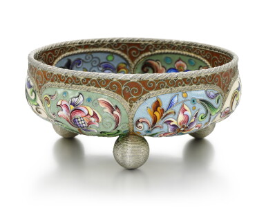 View full screen - View 1 of Lot 103. A SILVER-GILT AND CLOISONNÉ ENAMEL FOOTED BOWL, FEODOR RÜCKERT, RETAILED BY OVCHINNIKOV, MOSCOW, 1899-1908.