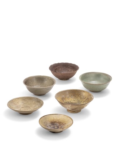 View full screen - View 1 of Lot 246. Five celadon-glazed bowls and an unglazed bowl Probably Vietnam, ca. 16th-17th century | 或為安南 約十六至十七世紀 瓷盌一組六件.