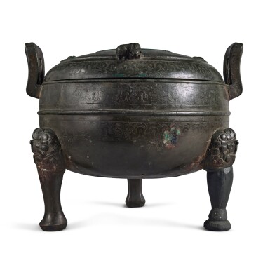 View full screen - View 1 of Lot 105. A massive archaic bronze ritual food vessel and cover (Ding), Early Warring States period | 戰國初 青銅龍紋大鼎.