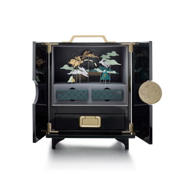 View full screen - View 1 of Lot 8182. A wooden gift box, Made for the Mid-Autumn Festival, Circa 2020 | 愛彼 | 木製禮盒,為中秋節而製,約2020年製.